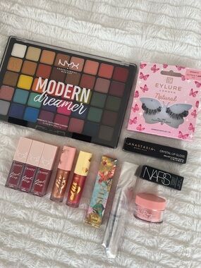 Makeup Bundle — Eyeshadow, lippies, lashes